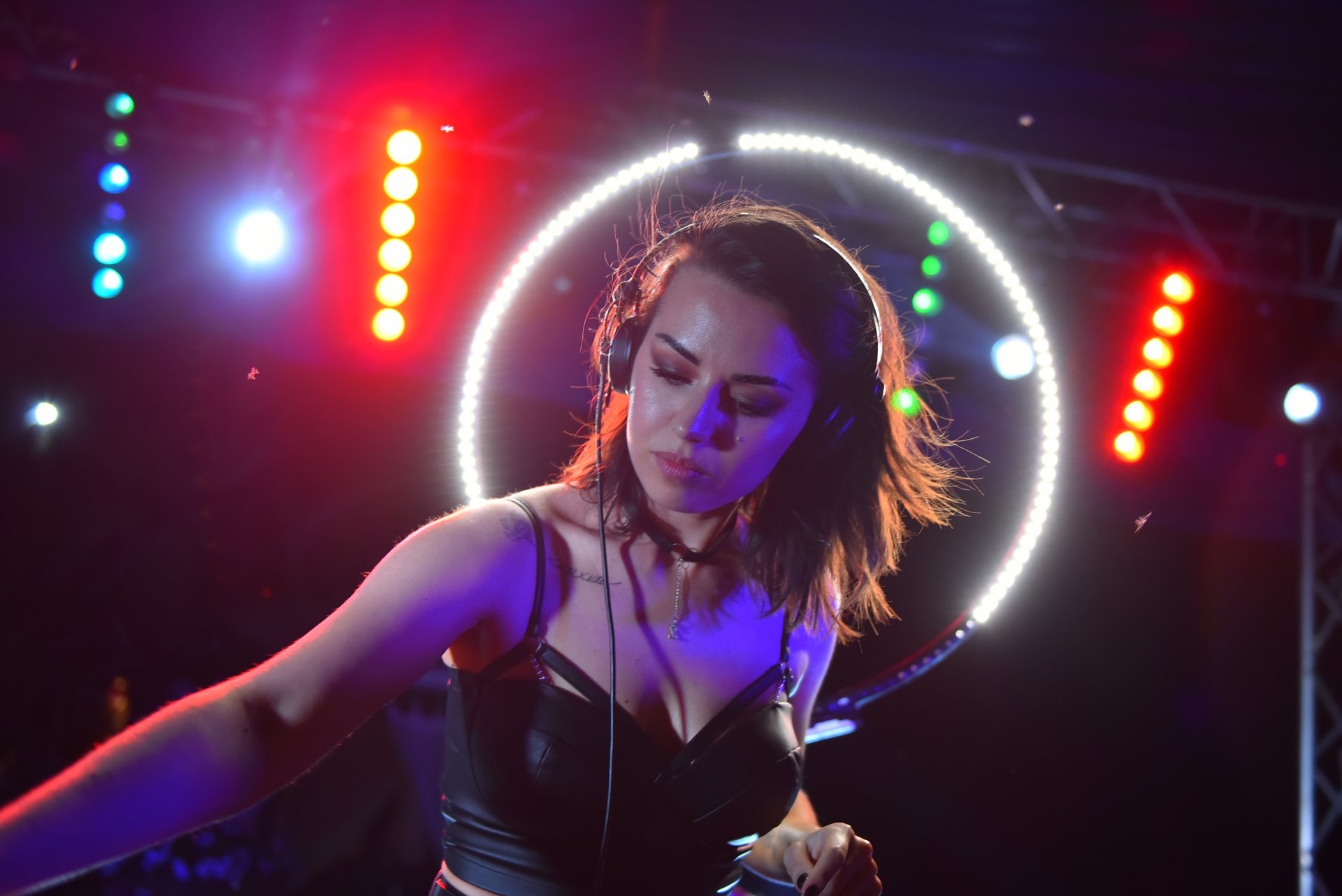 ZINNA performing